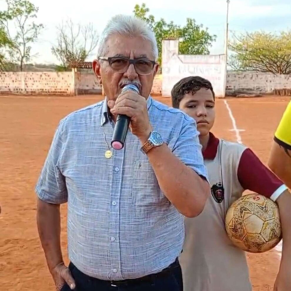 quixaba:-ze-pretinho-prestigia-final-do-campeonato-de-futebol-do-sitio-mendes