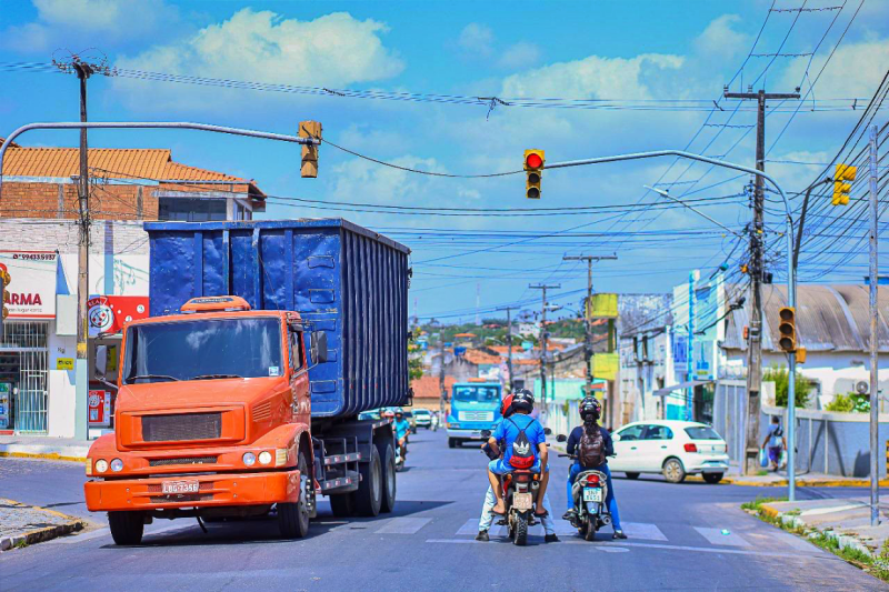 gravata-da-passo-a-frente-com-instalacao-do-quinto-semaforo-para-melhorar-o-transito