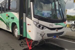 colisao-entre-onibus-e-bicicleta-deixa-uma-vitima-fatal-na-br-101,-nesta-quarta-feira 