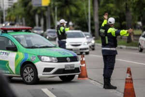 transito-na-rua-neto-campelo,-na-torre,-e-modificado-para-obra-de-requalificacao-em-recife