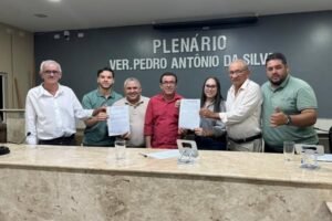 camara-de-vereadores-de-santa-terezinha-solicita-reuniao-com-diretor-da-compesa.