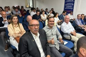 gilson-bento-participa-de-assembleia-da-amupe-em-recife