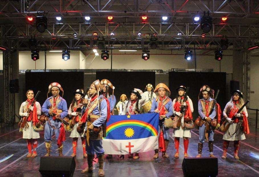 cabras-de-lampiao-celebra-30-anos-com-espetaculo-no-teatro-de-santa-isabel,-no-recife