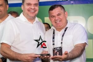 augusto-valadares-recebe-pela-4a-vez-premio-referencia-2024-como-melhor-gestor-da-pb-em-2024