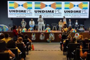 em-seminario-da-undime/pe,-raquel-lyra-ouve-demandas-de-secretarios-municipais-de-educacao*