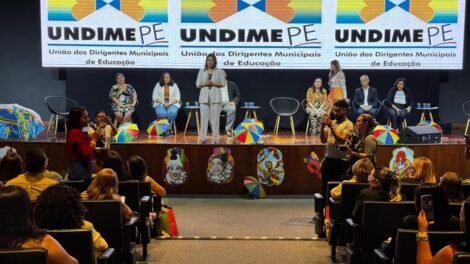 em-seminario-da-undime/pe,-raquel-lyra-ouve-demandas-de-secretarios-municipais-de-educacao*