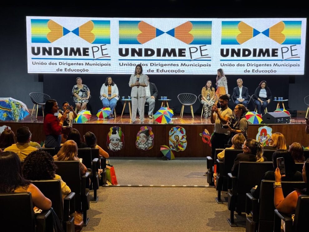 em-seminario-da-undime/pe,-raquel-lyra-ouve-demandas-de-secretarios-municipais-de-educacao*