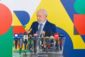 em-coletiva-de-uma-hora-e-vinte,-lula-diz-nao-estar-preocupado-com-a-popularidade-de-seu-governo