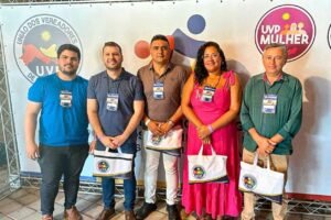 nova-mesa-diretora-da-camara-de-carnaiba-participa-de-seminario-na-uv.p