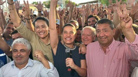 pedro-alves-e-zeinha-participam-de-agenda-com-raquel-lyra-em-sertania