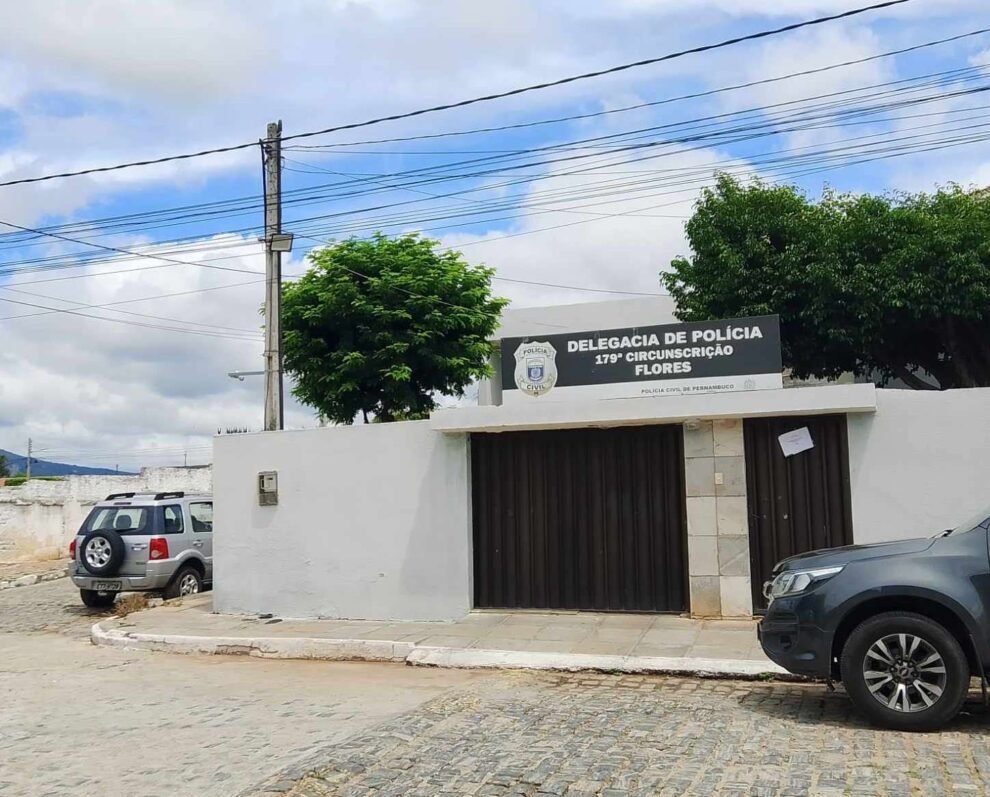 filho-faz-‘quebradeira’-na-residencia-da-mae-e-e-detido-pela-pm-em-flores