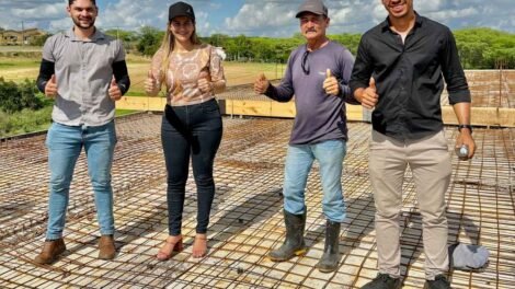 aline-karina-acompanha-obras-de-escola-padrao-fnde-em-sao-vicente