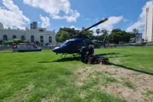 carro-cai-em-ribanceira-de-10-metros-em-carpina.-ocupante-e-resgatado-por-helicoptero