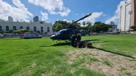 carro-cai-em-ribanceira-de-10-metros-em-carpina.-ocupante-e-resgatado-por-helicoptero