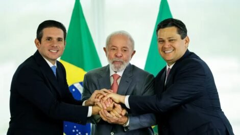 “sou-amigo-dos-dois”,-diz-lula-sobre-novos-presidentes-do-legislativo