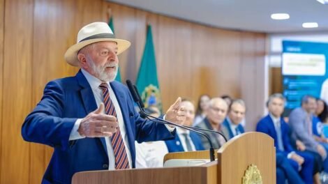 lula-lidera-todos-os-cenarios-para-2026,-mas-rejeicao-e-de-49%,-diz-quaest