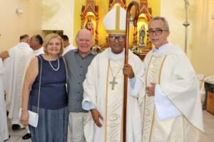 prefeito-dr.-pedro-alves-participa-da-posse-canonica-do-padre-otaviano-bezerra-em-iguaracy