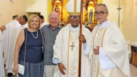 prefeito-dr.-pedro-alves-participa-da-posse-canonica-do-padre-otaviano-bezerra-em-iguaracy