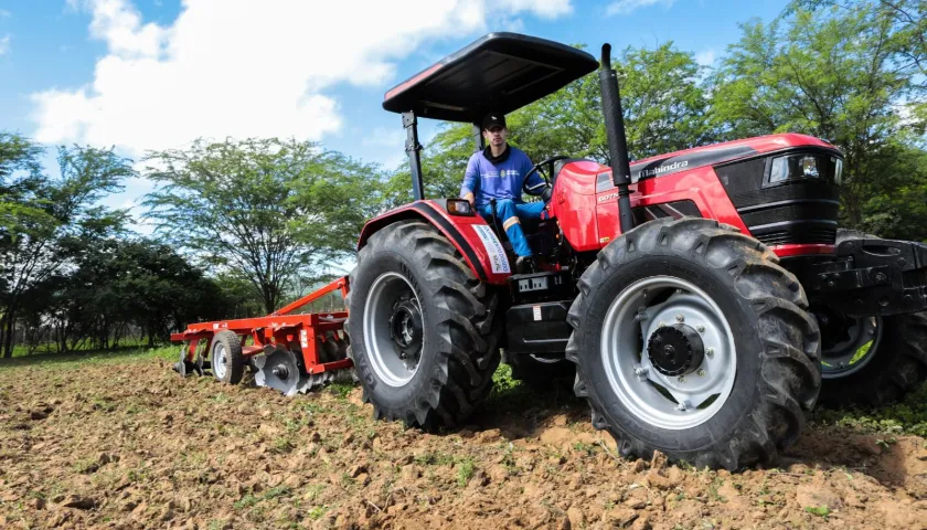 afogados-da-ingazeira-lanca-programa-de-aracao-de-terras-para-agricultores