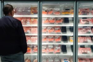 ata-do-copom:-bc-diz-que-comida-seguira-cara-e-preve-novo-estouro-da-meta-de-inflacao