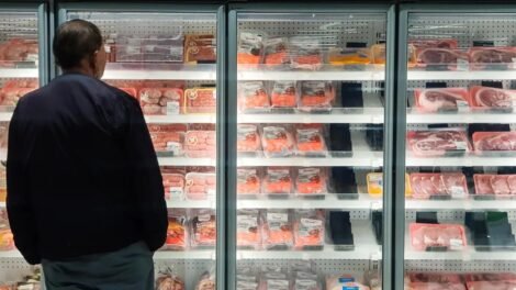 ata-do-copom:-bc-diz-que-comida-seguira-cara-e-preve-novo-estouro-da-meta-de-inflacao