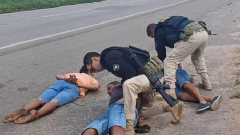 presos-assaltantes-de-malote-em-custodia