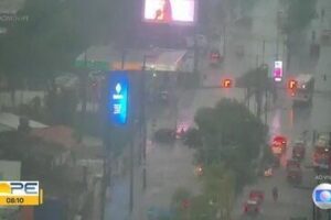 ruas-alagadas,-aulas-suspensas,-deslizamento-de-barreira-e-queda-de-arvores:-chuva-no-grande-recife-causa-transtornos