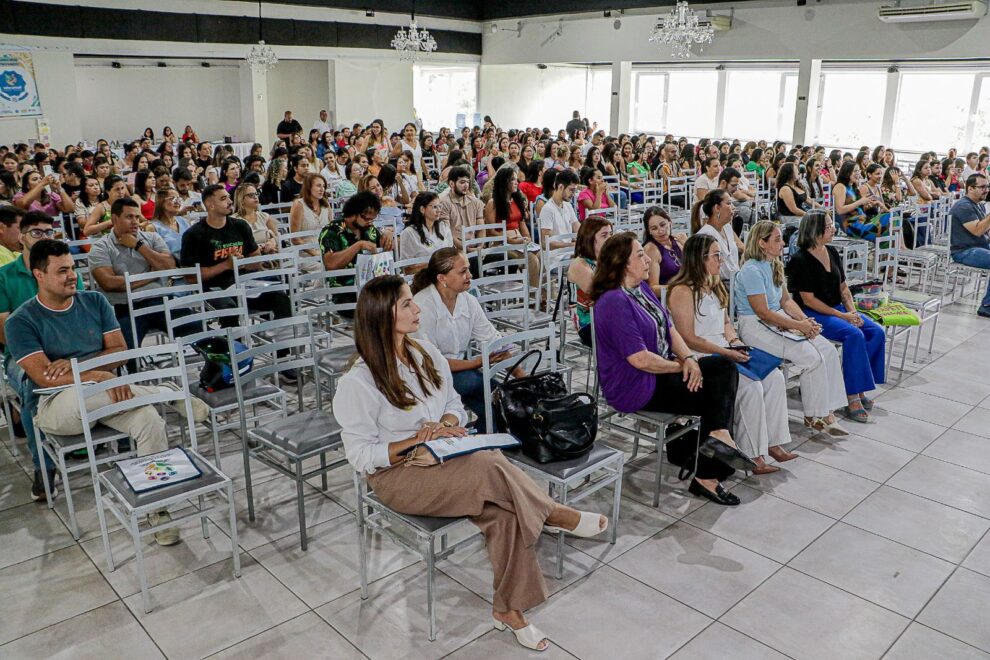 em-evento-com-professores,-sandrinho-reafirma-compromisso-de-pagar-o-piso-da-categoria:-“nao-vamos-precisar-nem-sentar-pra-negociar”