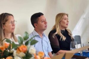 prefeito-de-flores-participa-de-reuniao-com-educadores-do-municipio