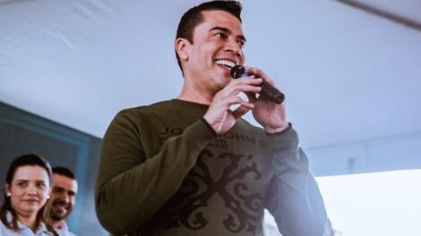 prefeito-rodrigo-pinheiro-anuncia-reajuste-salarial-para-professores-da-rede-municipal