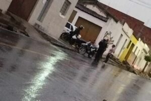 moto-colide-com-carro-no-sao-bras,-em-afogados-da-ingazeira