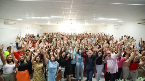 marcia-e-faeca-participam-de-abertura-do-ano-letivo-2025-com-professores