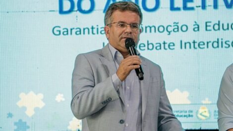 em-evento-com-professores,-sandrinho-reafirma-compromisso-com-piso-da-categoria