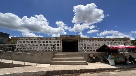 reforma-do-mercado-publico-de-floresta-avanca