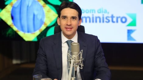 silvio-costa-filho-promete-requalificar-mais-de-cem-aeroportos-no-pais