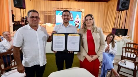 flavio-marques-anuncia-reajuste-de-6,27%-no-piso-salarial-dos-professores