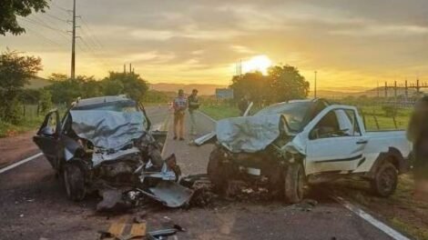 tres-pessoas-morrem-e-duas-ficam-feridas-em-grave-acidente,-no-interior-de-pernambuco