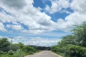 moradores-de-mirandiba-fazem-vaquinha-para-tapar-buracos-em-estrada