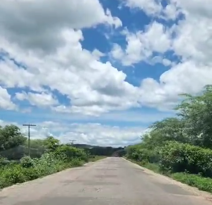 moradores-de-mirandiba-fazem-vaquinha-para-tapar-buracos-em-estrada