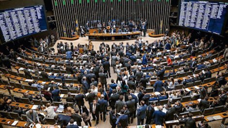 deputado-negro-protocola-projeto-para-reconhecer-preconceito-racial-contra-brancos;-saiba-quem