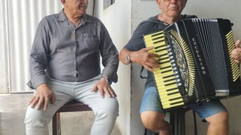 prefeito-ze-pretinho,-de-quixaba,-visita-o-compositor-bio-lolo-na-ita-de-carnaiba