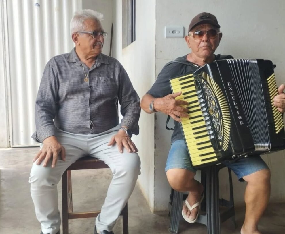 prefeito-ze-pretinho,-de-quixaba,-visita-o-compositor-bio-lolo-na-ita-de-carnaiba
