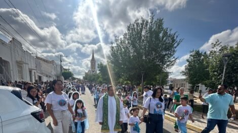1°procissao-das-criancas-emocionou-serra-talhada-nesse-domingo-(9)