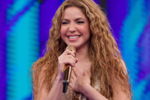 no-brasil,-shakira-impressiona-no-portugues-e-ganha-homenagens-em-tv-aberta