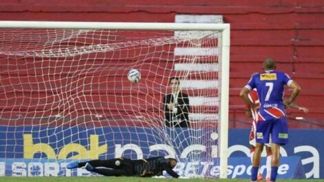 nautico-acorda-no-segundo-tempo,-goleia-o-afogados-e-vai-a-vice-lideranca