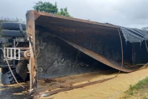 carga-pesada-e-imprudencia:-acidente-grave-na-br-424-deixa-feridos-e-interdita-rodovia