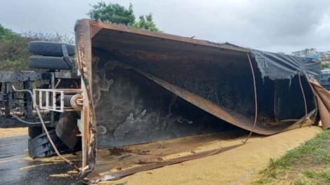 carga-pesada-e-imprudencia:-acidente-grave-na-br-424-deixa-feridos-e-interdita-rodovia