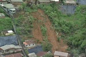 tragedia-no-recife:-moradores-pediram-protecao-em-barreira-que-deslizou-e-matou-mae-e-filha