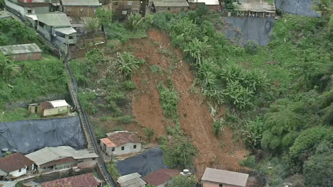 tragedia-no-recife:-moradores-pediram-protecao-em-barreira-que-deslizou-e-matou-mae-e-filha