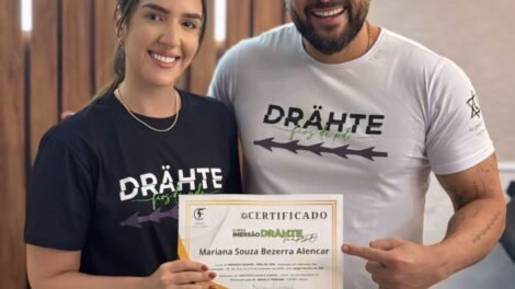 dra.-mariana-alencar-aprimora-tecnicas-em-fios-de-sustentacao-com-referencia-nacional